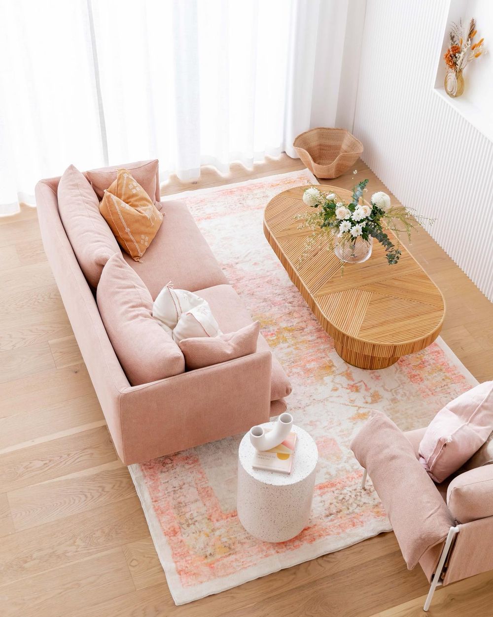 Pink living room design bilinga_beach_abodes