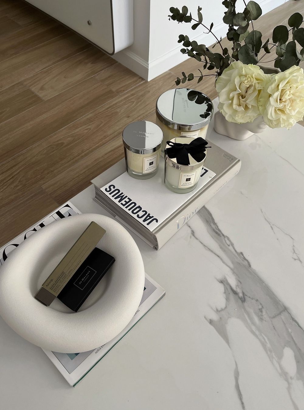 Scandinavian coffee table decor ideas kalliopi_tsirapidi