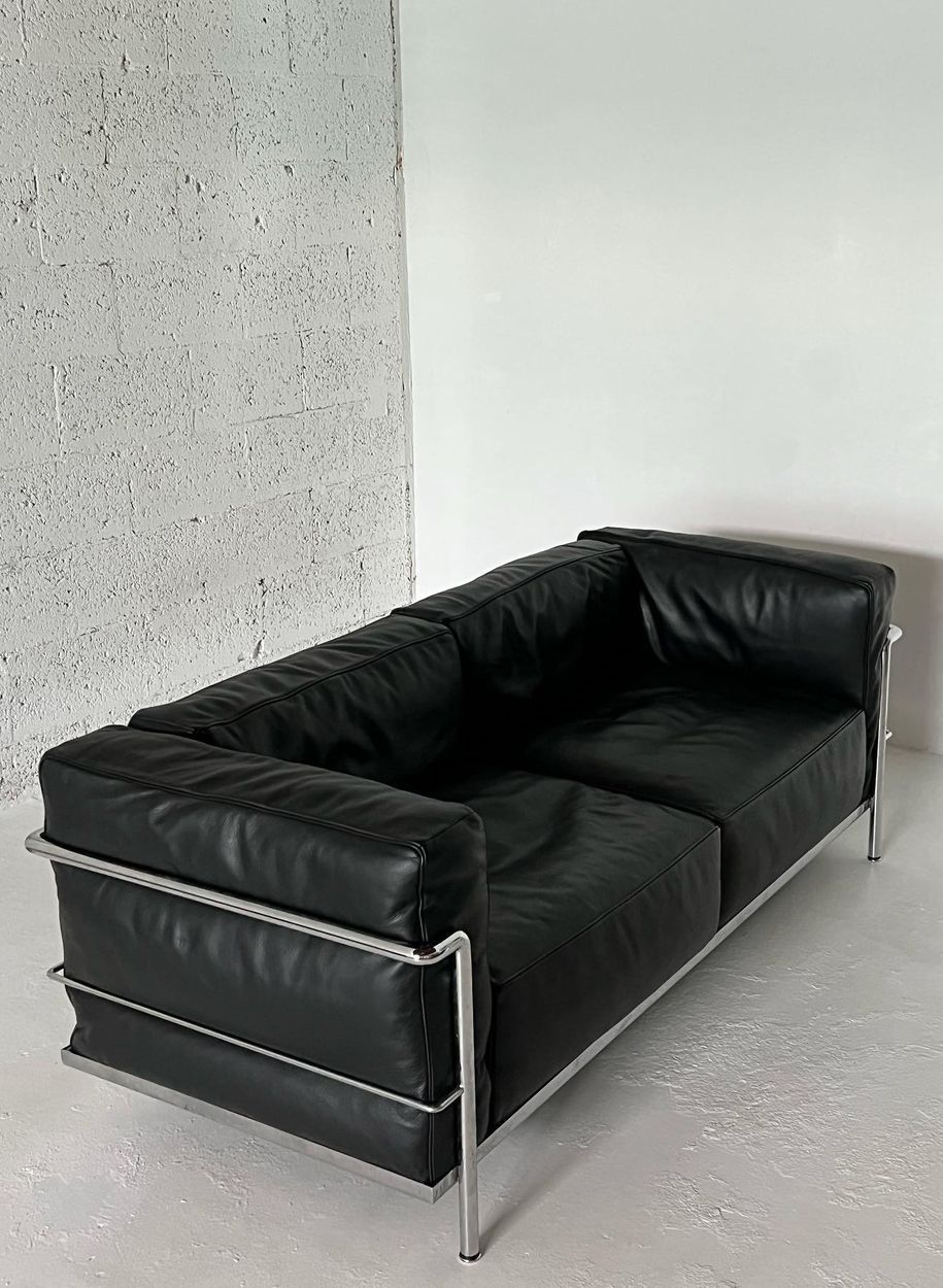 Le Corbusier Lc3 Grand Modele sofa black leather corecourtstudio