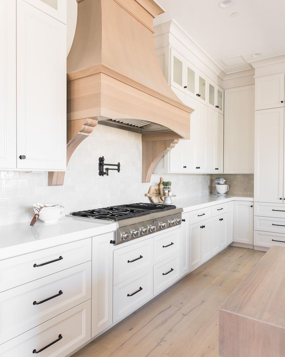 White Kitchen design ideas @remedy.design