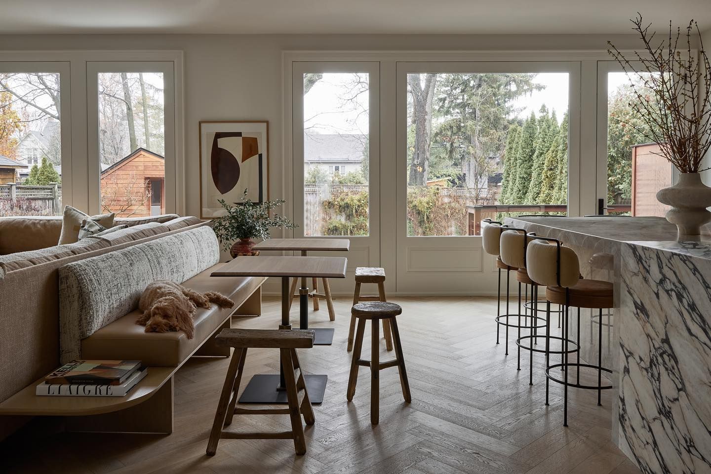 Banquette seating behind sofa breakfast area @mthome.ca