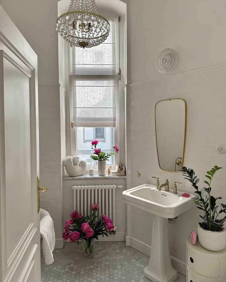 7 Bathroom Curtain Ideas for Windows and Bathtubs
