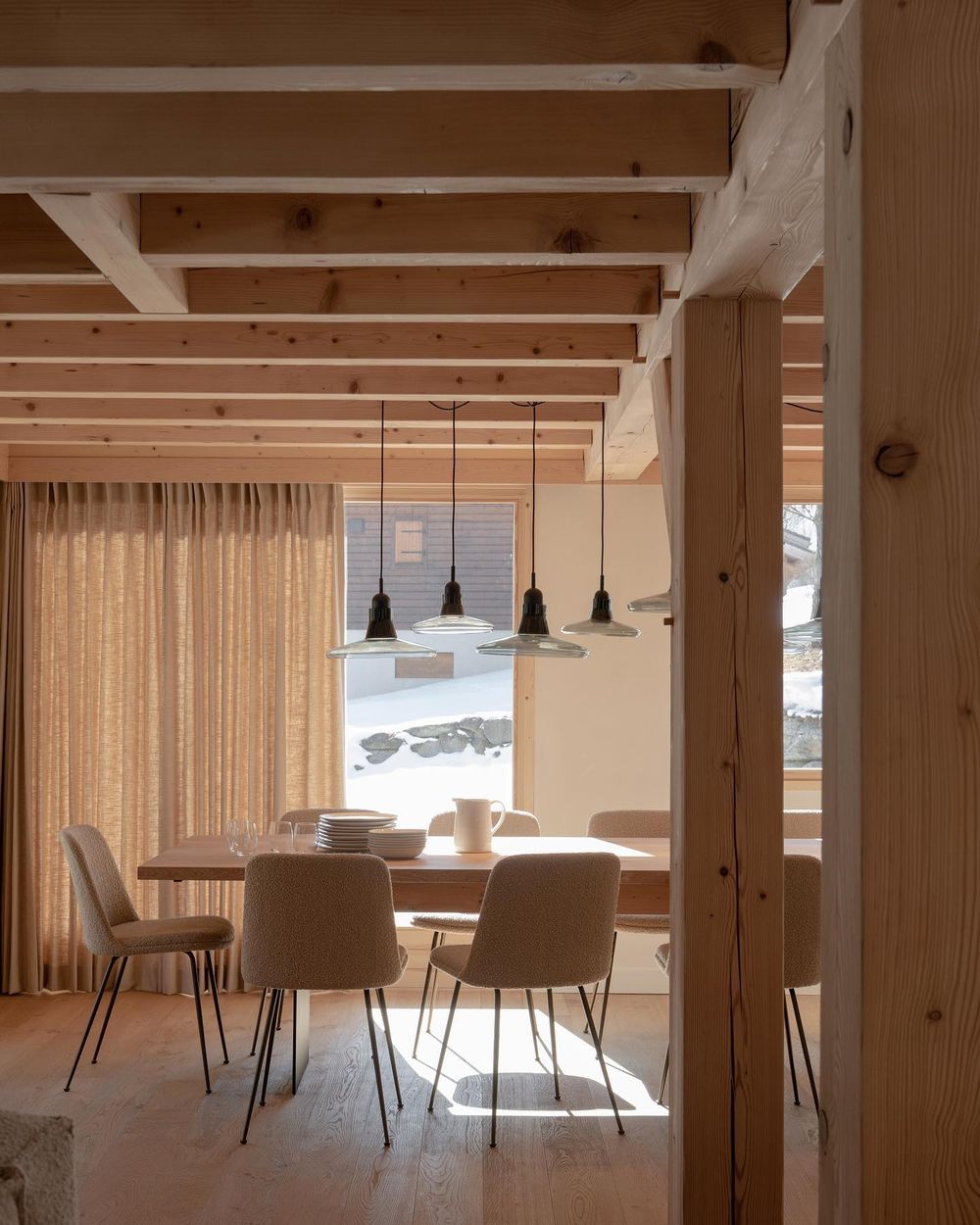 Ski Chalet Dining room by_interieursdarchitectes