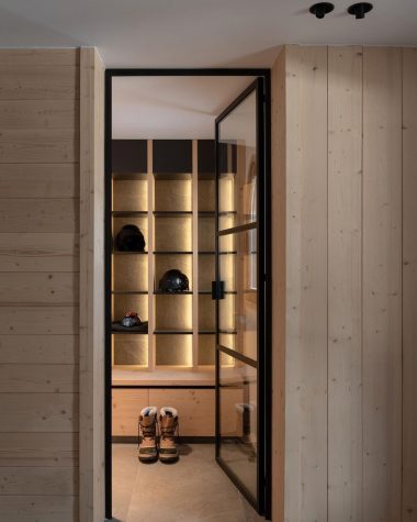 Ski Chalet Entryway design modern by_interieursdarchitectes