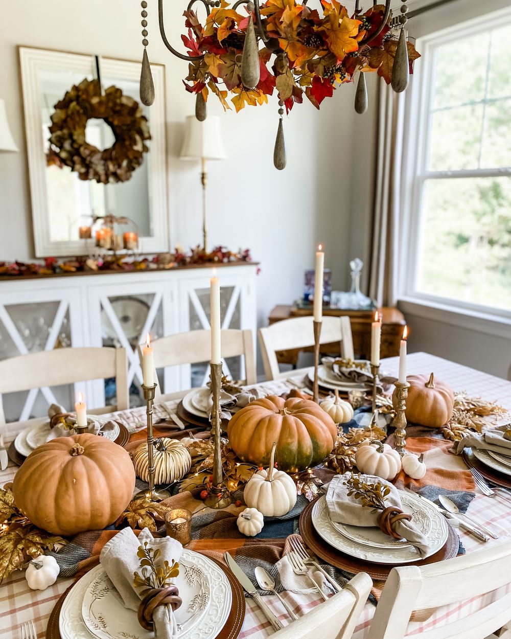 Thanksgiving Dining Room centerpiece ideas fidlinaroundhome