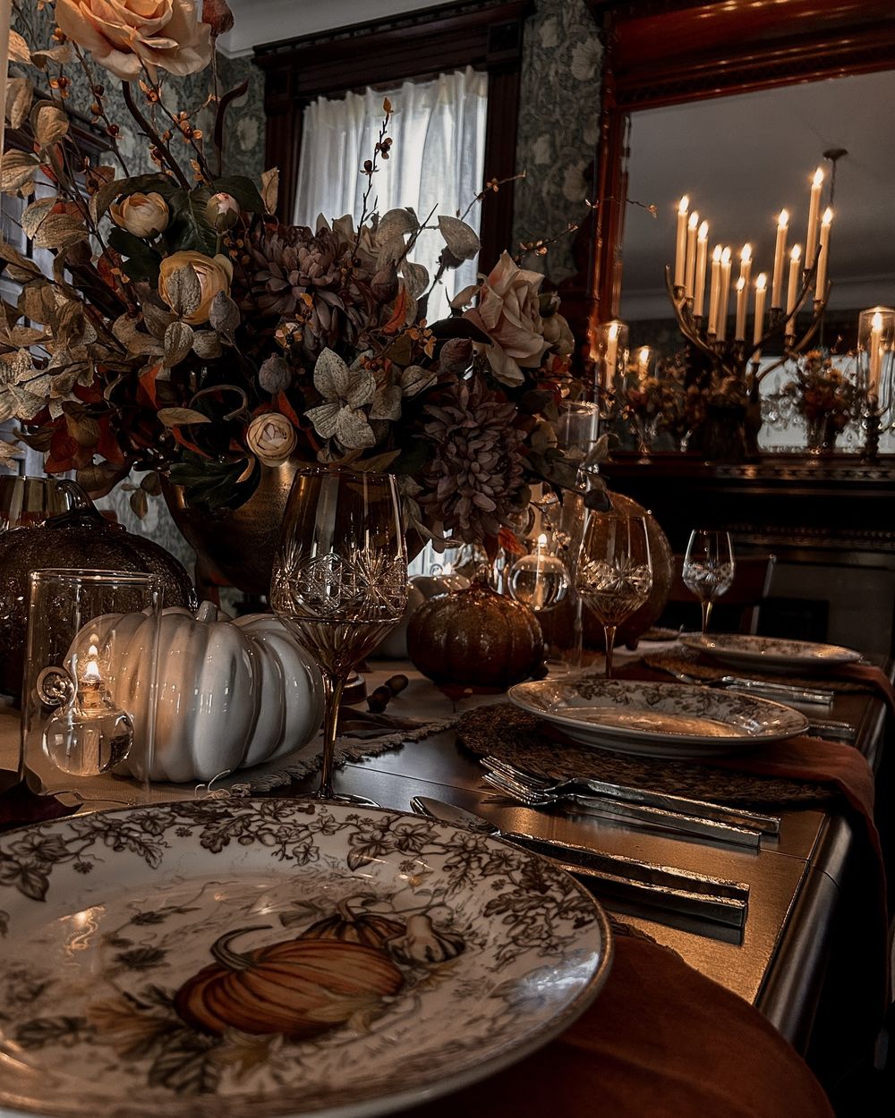 Thanksgiving Dining Room decor ideas historically_zane