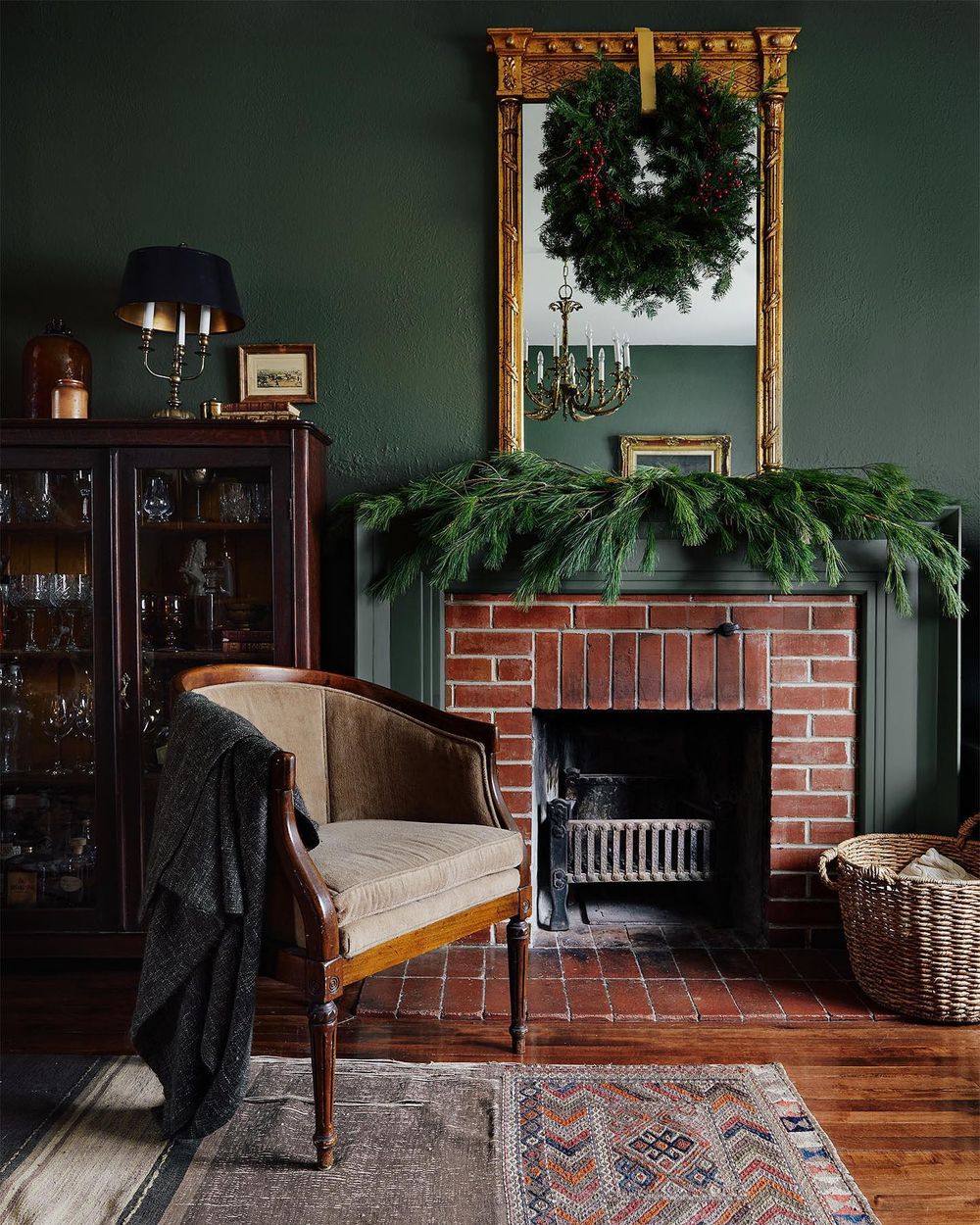 Traditional Christmas fireplace mantel decor ideas blancmarineliving