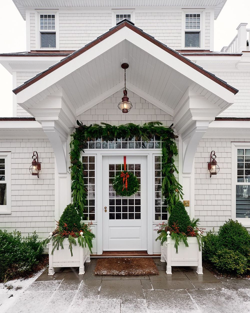 Christmas garland Front Door Decor @philipmitchelldesign