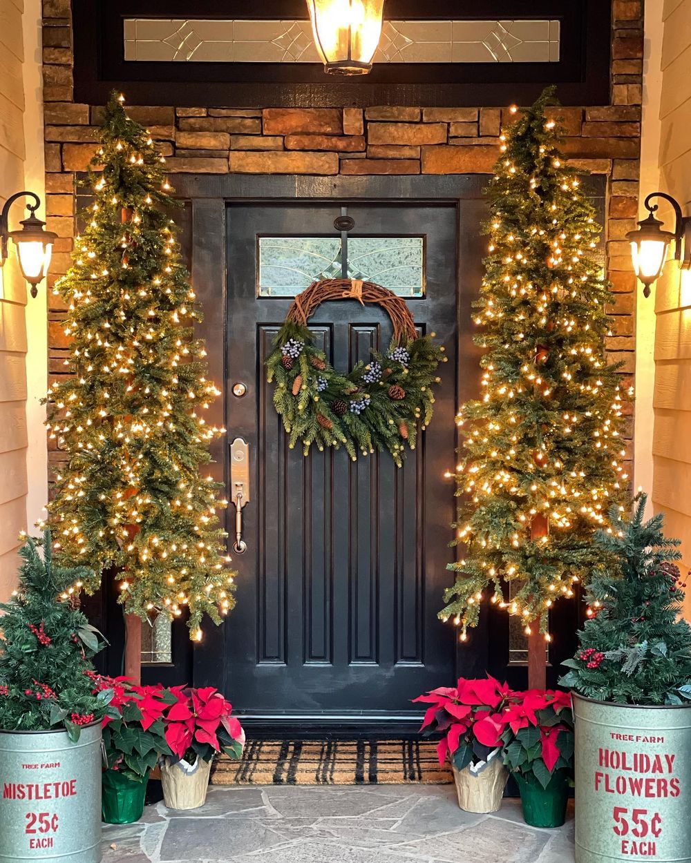 Christmas Front Door Decor jodie.thedesigntwins