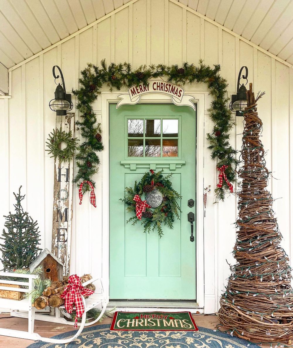 Christmas Front Door Decor thefoothillsfarmhouse