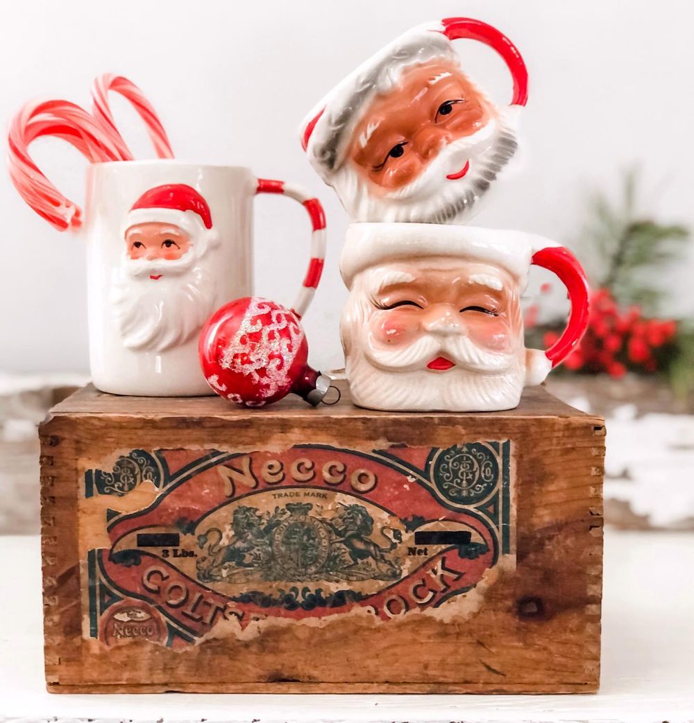 Christmas Kitsch Decor Retro santa mugs the.beautiful.everyday