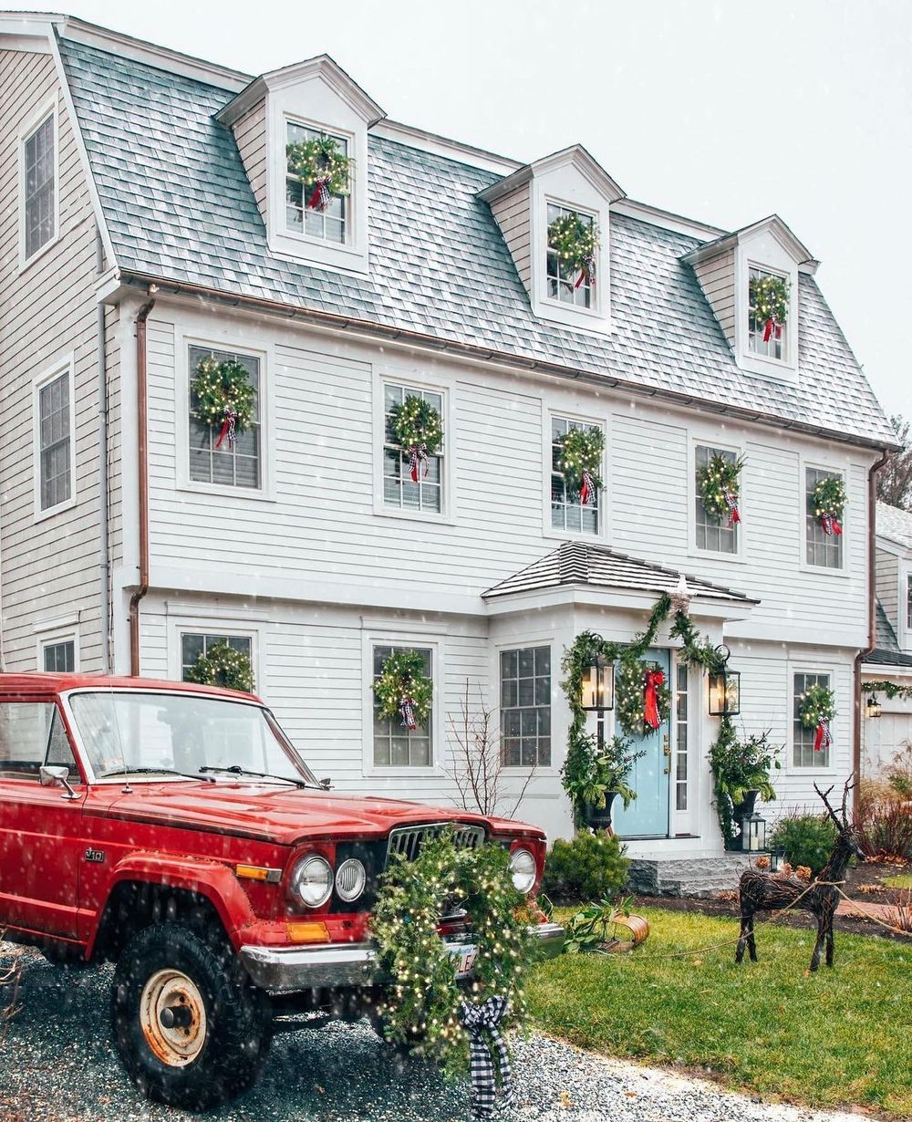 Christmas house exterior decor @jackiegreaney