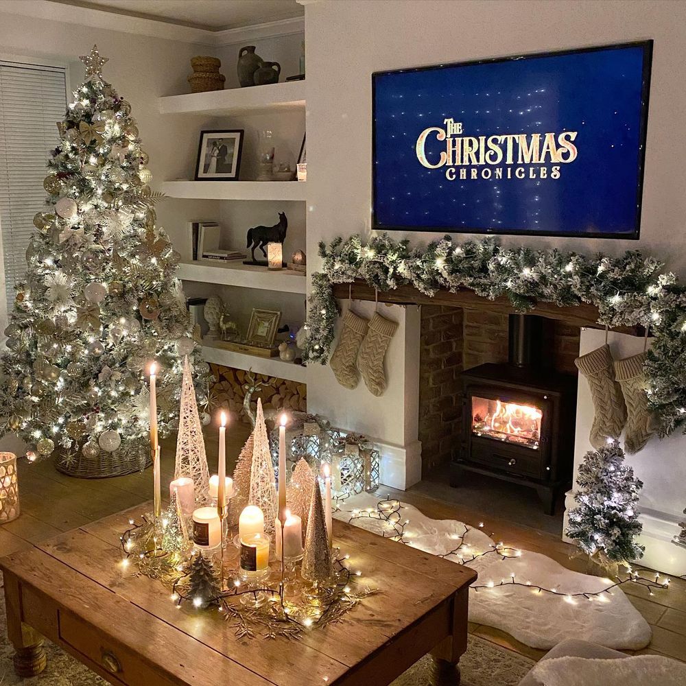 Cozy gold Christmas living room decorating cresta_home