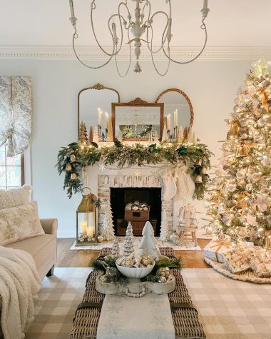 Elegant Christmas Decor Ideas Metallic accents bloom_jennybrooks