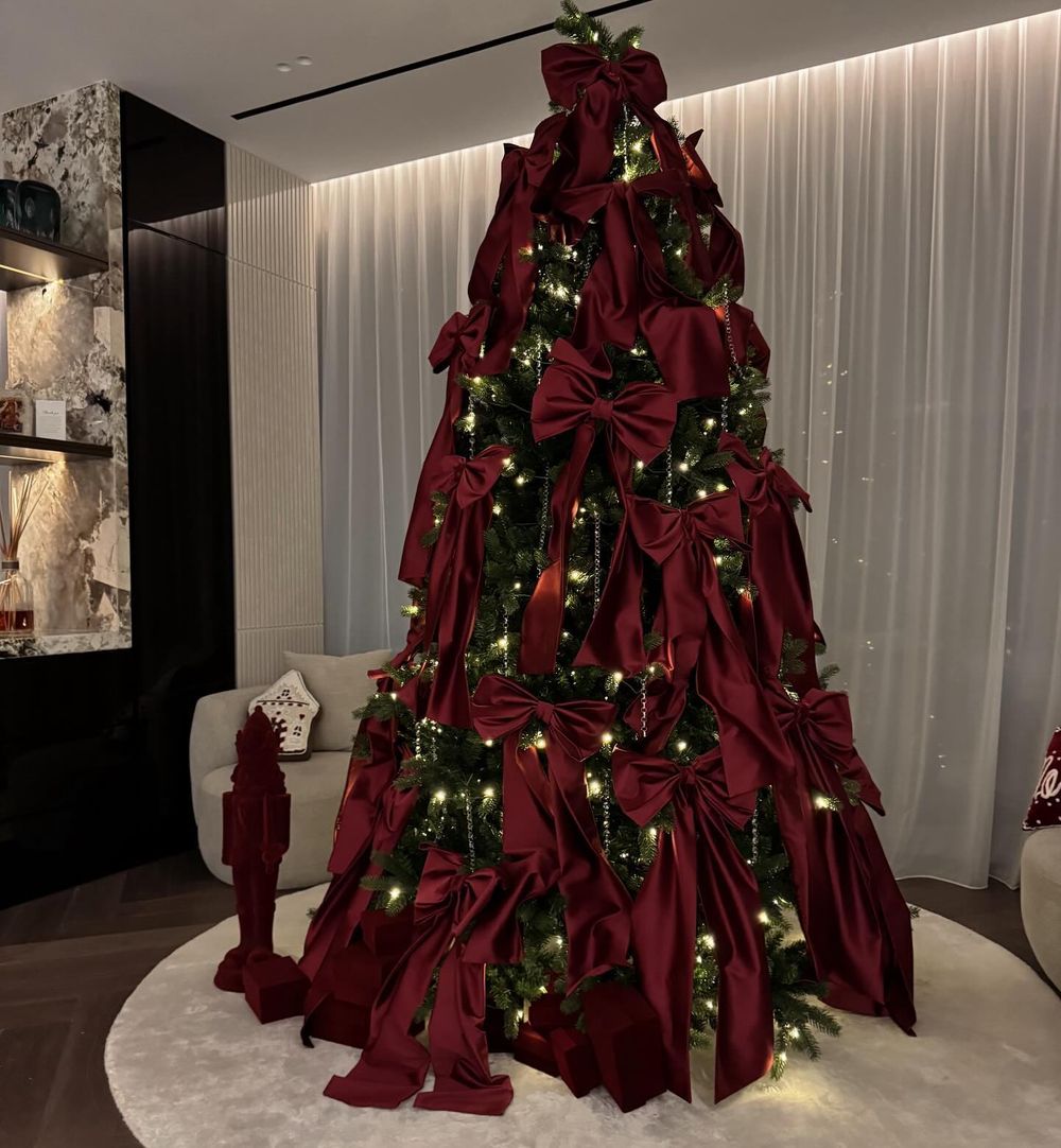 Elegant Christmas Decor Ideas Red velvet bows on tree flowerwalldubai