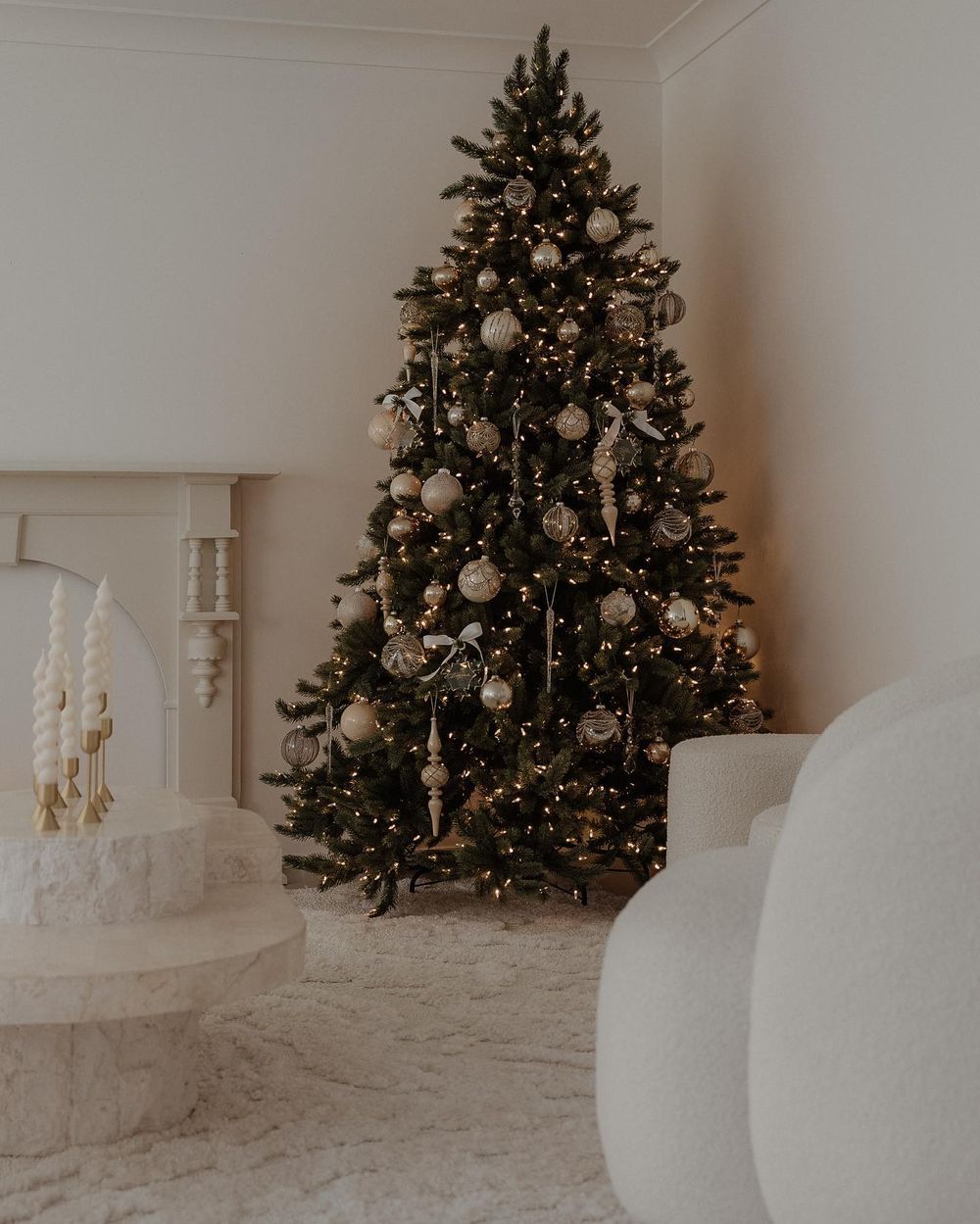 Elegant modern gold Christmas decor _ashlee_white_