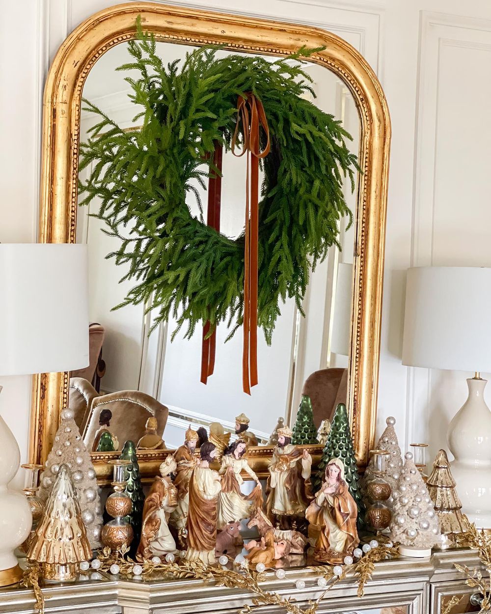 Gold Christmas console table decor maricelalopezdesign