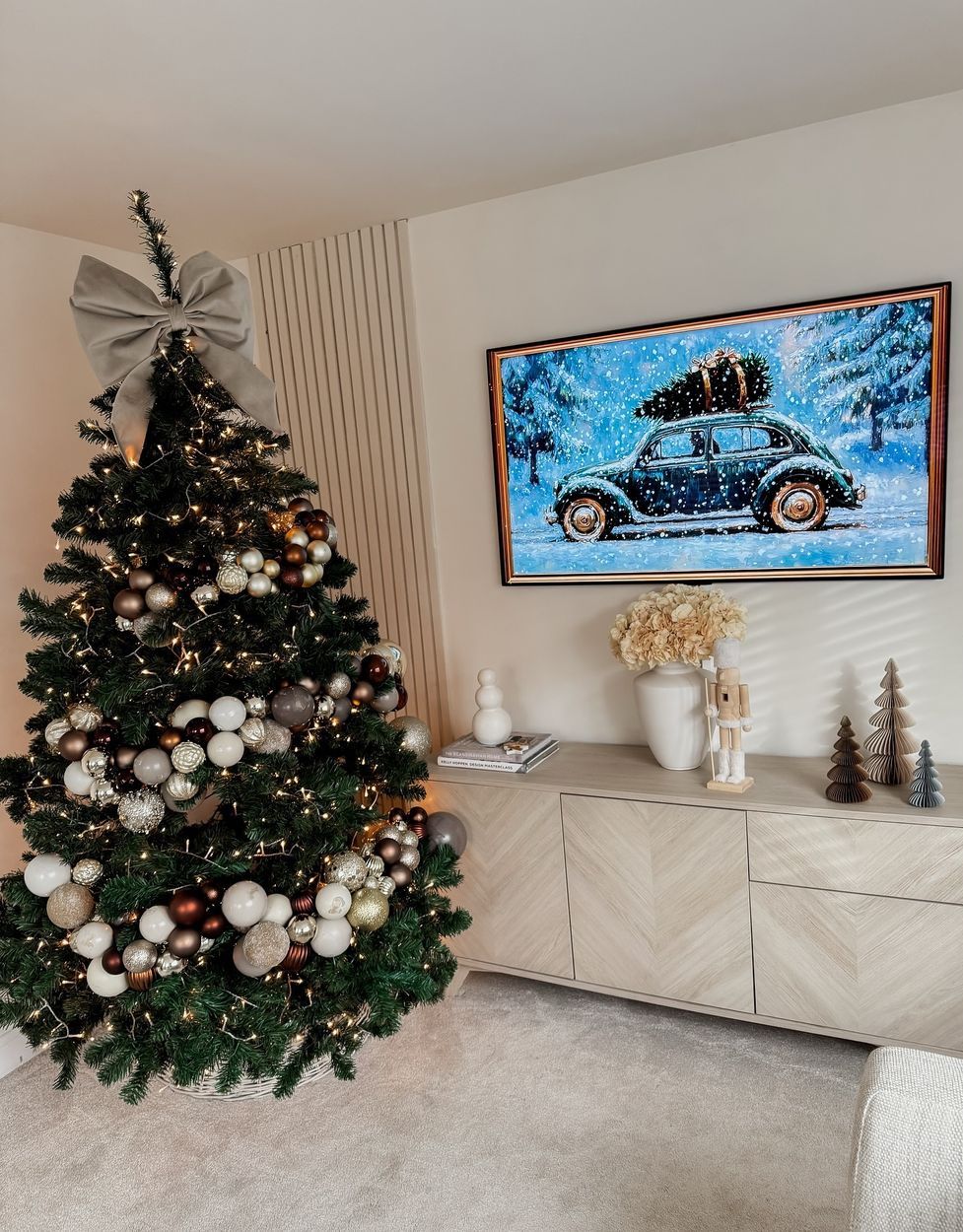 Modern Christmas Decor Beige Tones @melissashomeedit