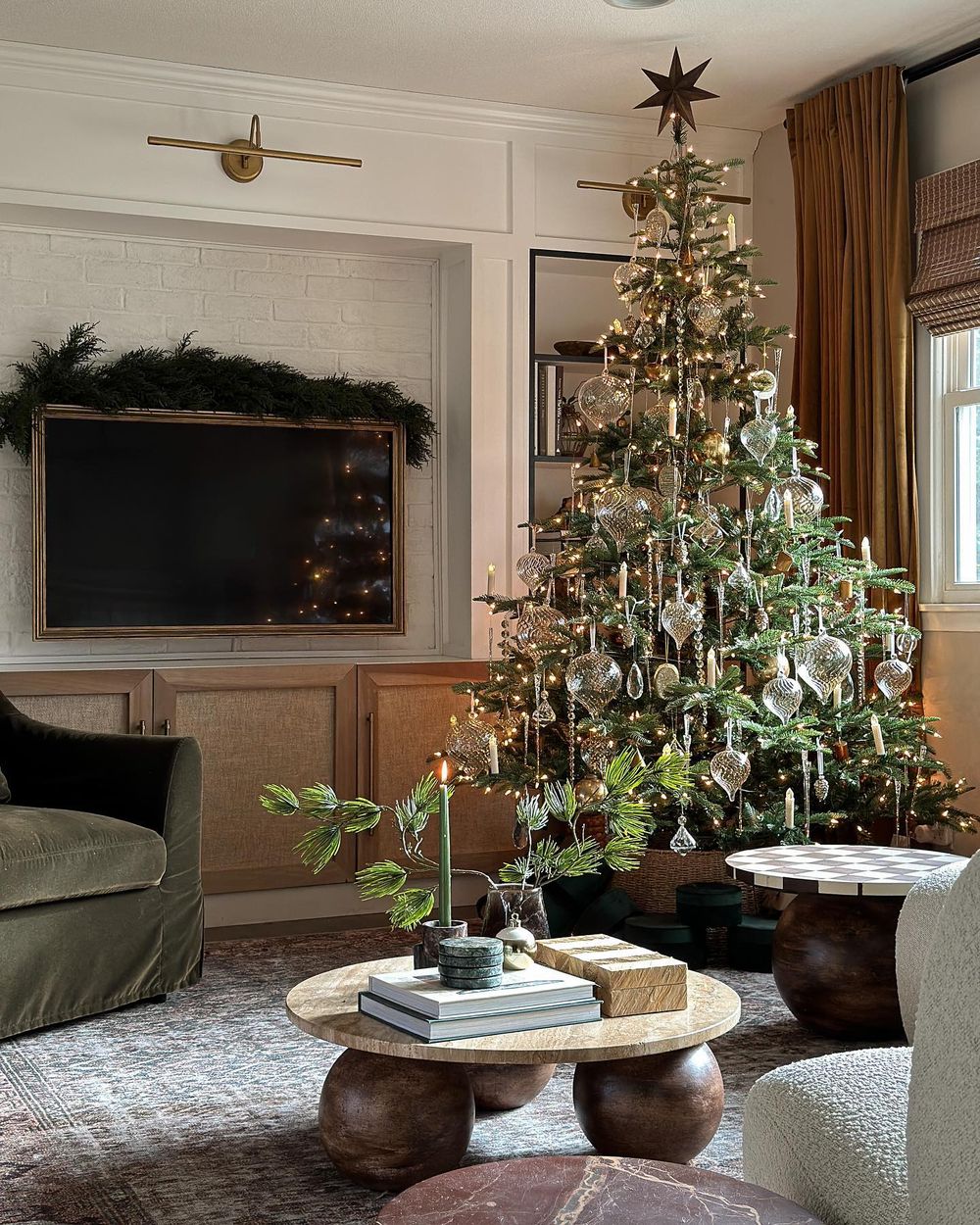 Modern Christmas Decor Garland above television @withsarale