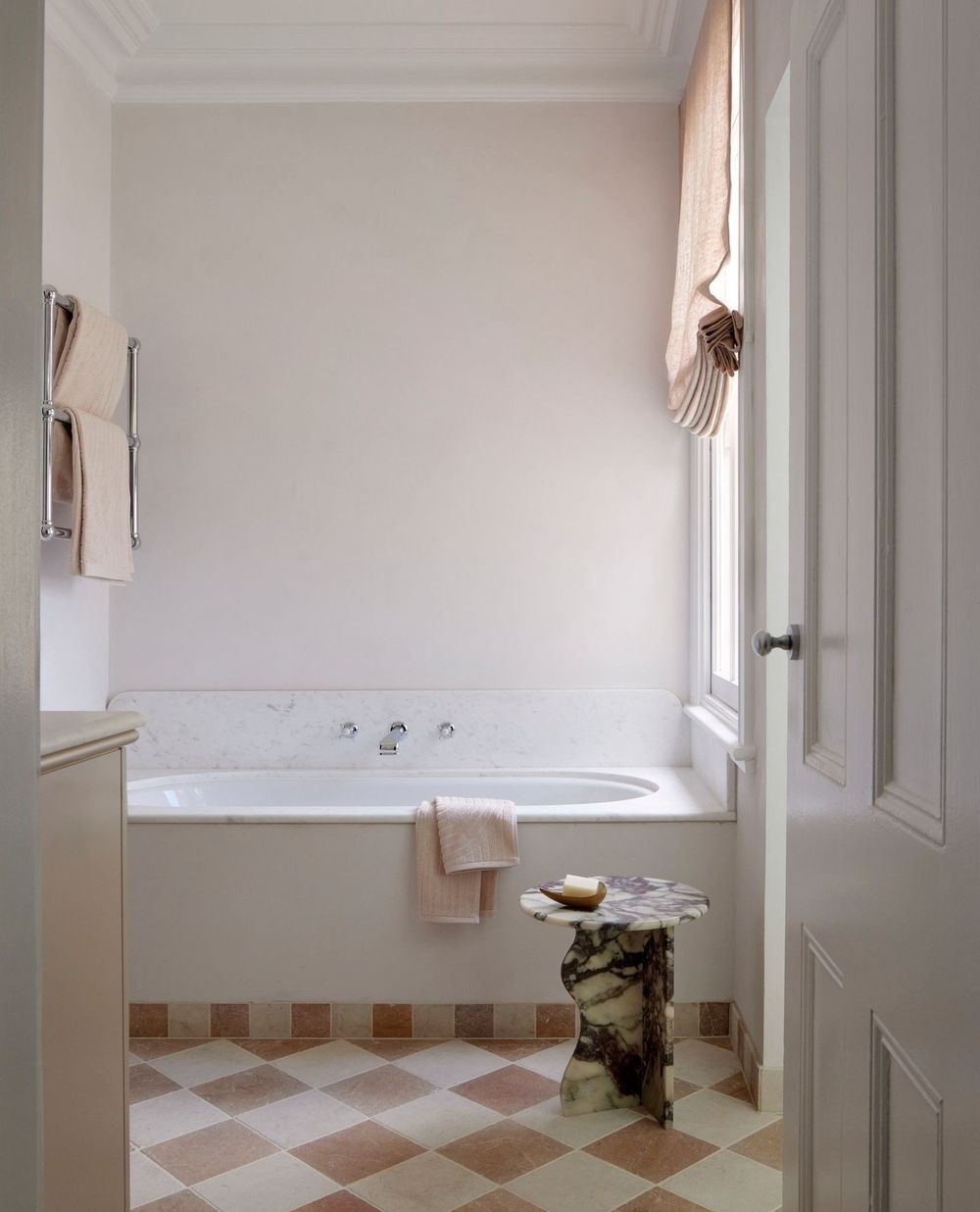 bathroom flooring ideas pink tile _studiogemma_