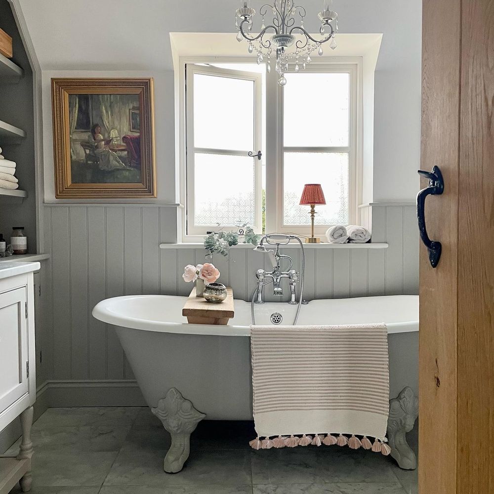 beadboard bathroom rocking_the_cotswolds