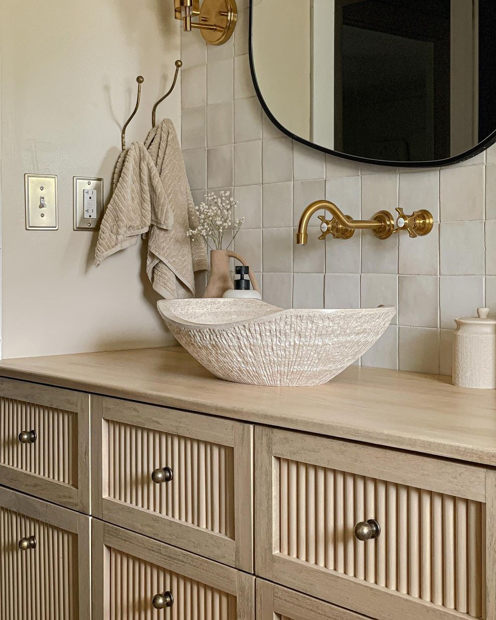 Beige bathroom ideas withsarale