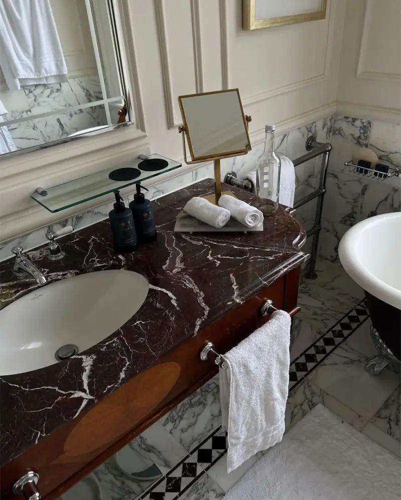 Burgundy bathroom marble vanity @polinailieva