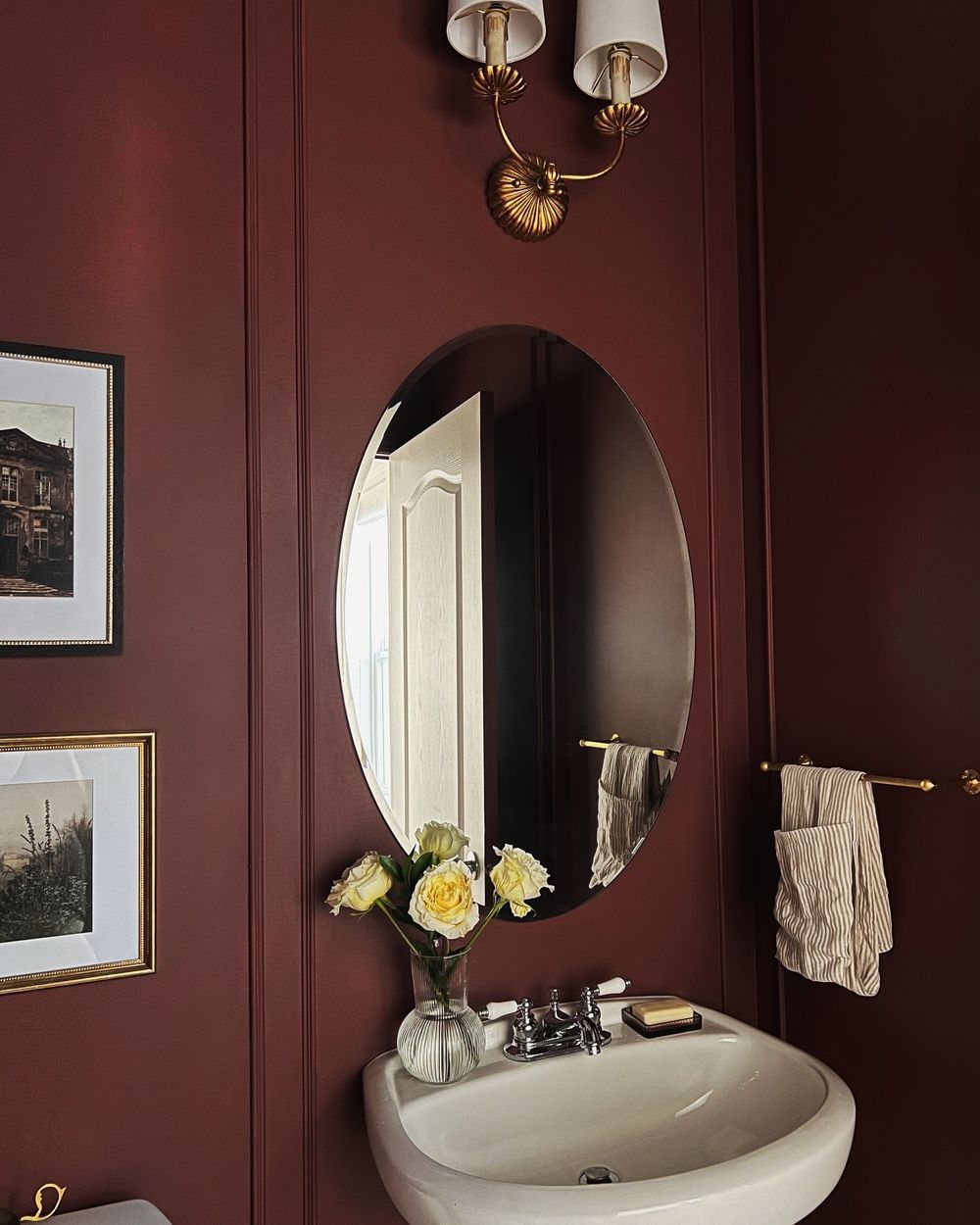 Burgundy bathroom walls reunioninteriors