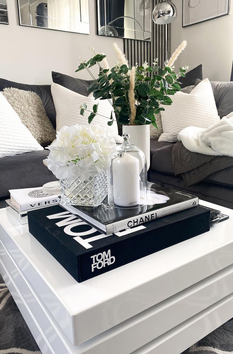 Glam coffee table decor ideas glass vase tmidesign__