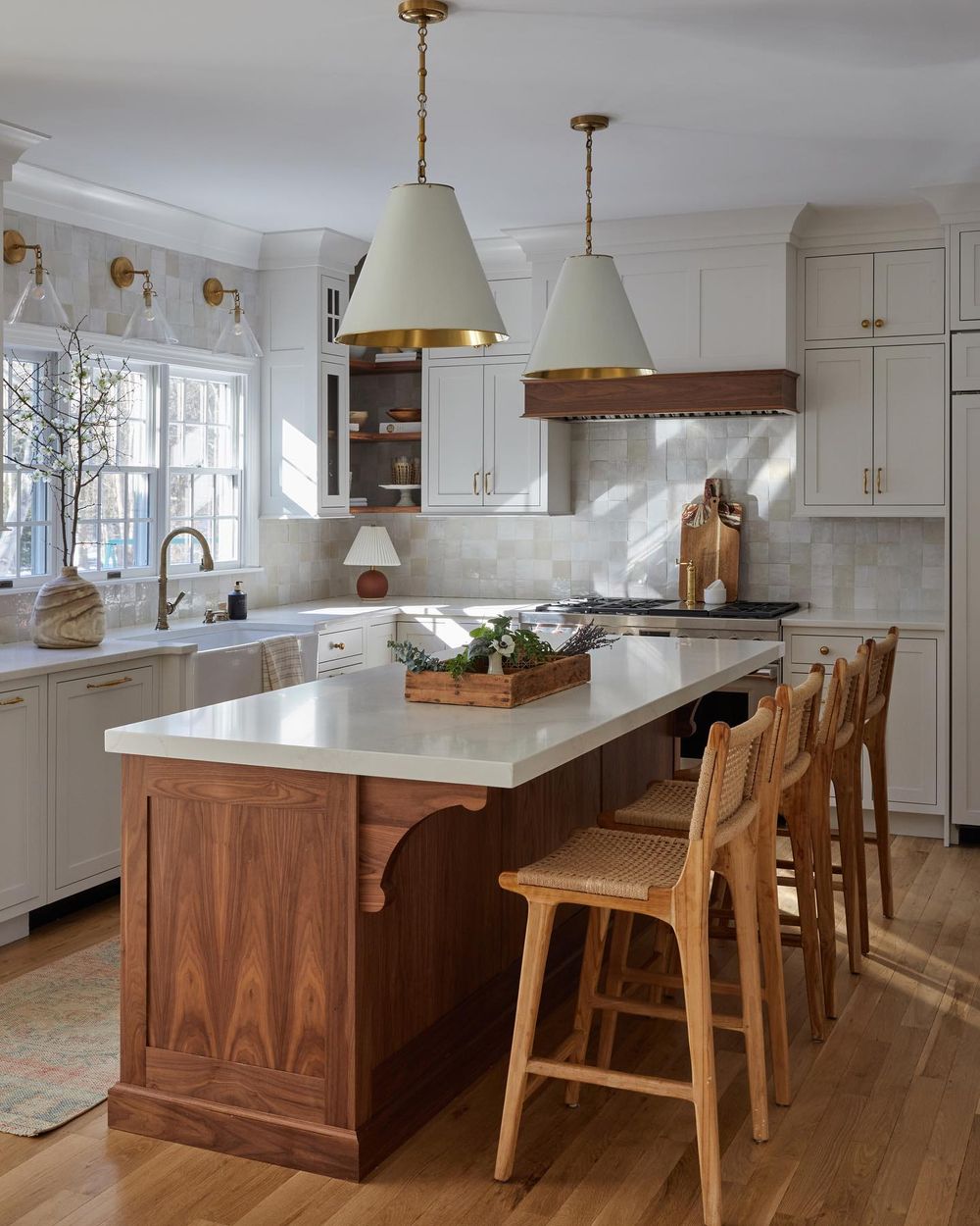 Kitchen Islands with Seating @coletteinteriors