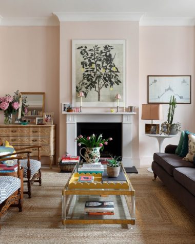 Pink walls London living room @deroseesa