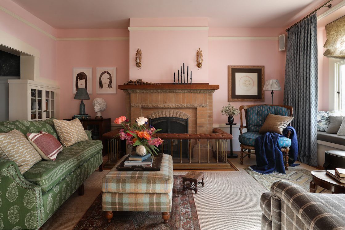 Pink walls country living room landedinteriors