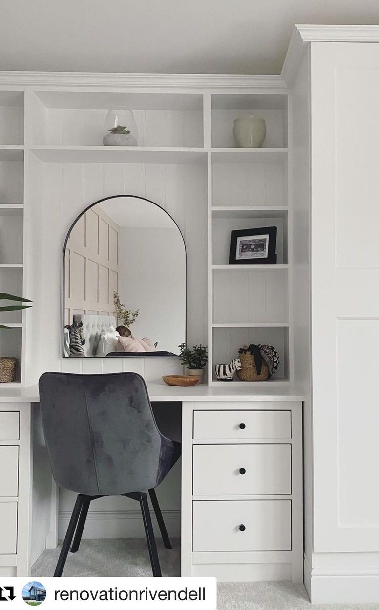 Built in office desk ideas Scandinavian style @renovationrivendell