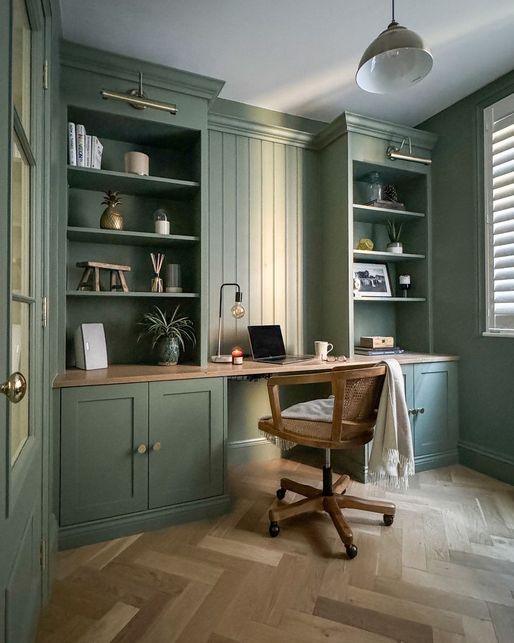 Built in office desk ideas ginandinteriors