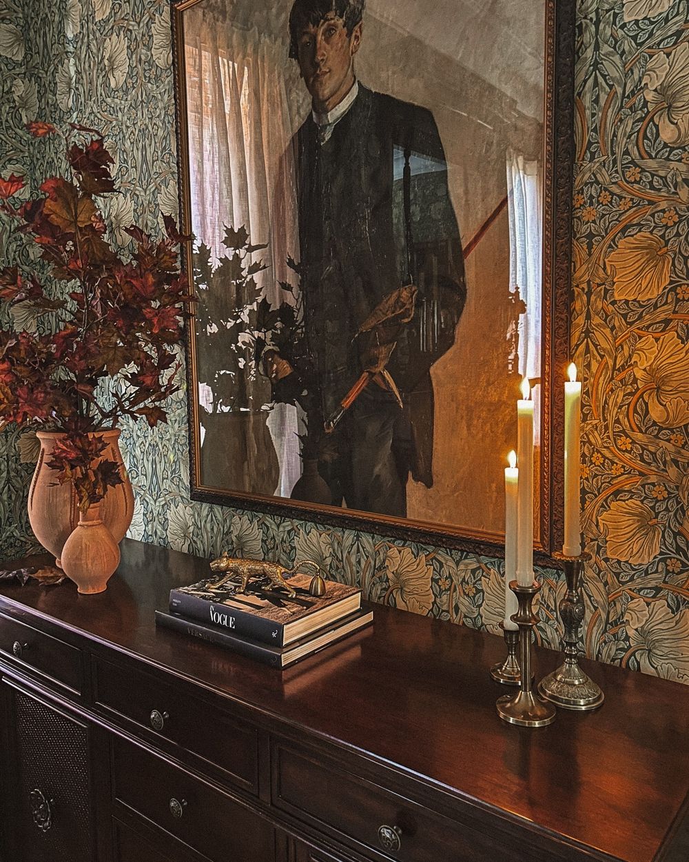 English country wall decor ideas Antique portraits historically_zane