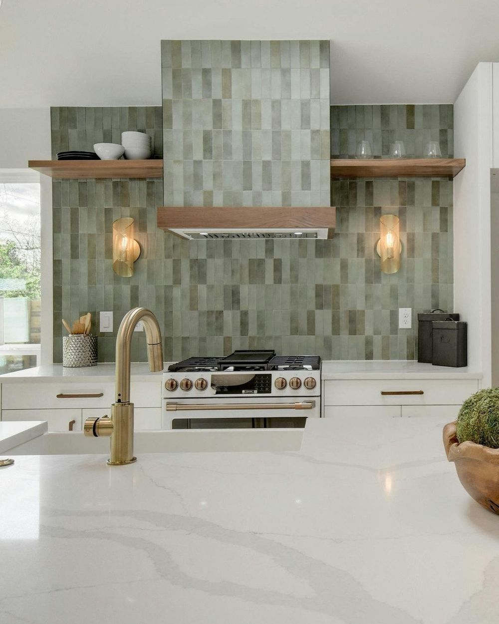 Modern kitchen backsplash ideas @zaskiasimmonsdesign