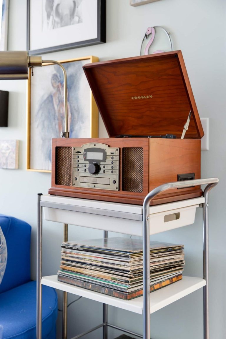 Vintage sound system via ApartmentTherapy MinetteHand