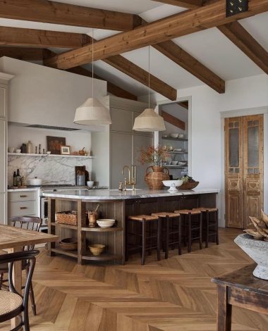 Wood interior design ceiling beams @jasonarnoldinteriors