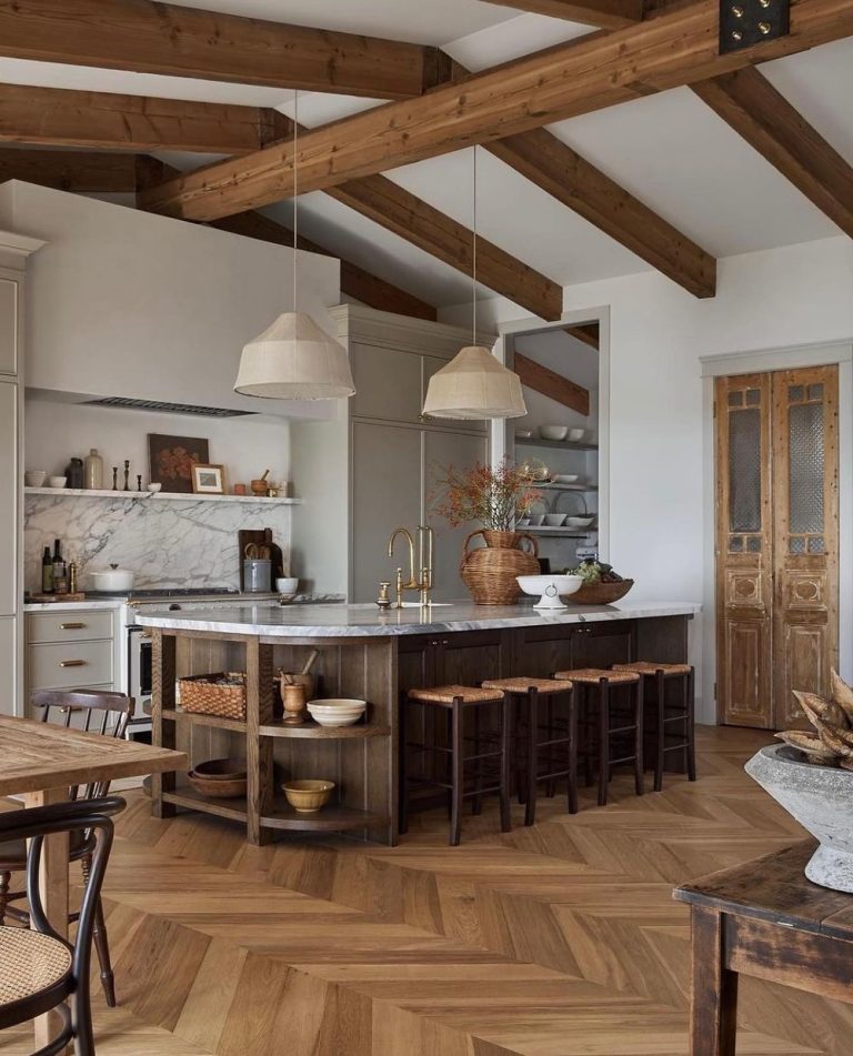 Wood interior design ceiling beams @jasonarnoldinteriors