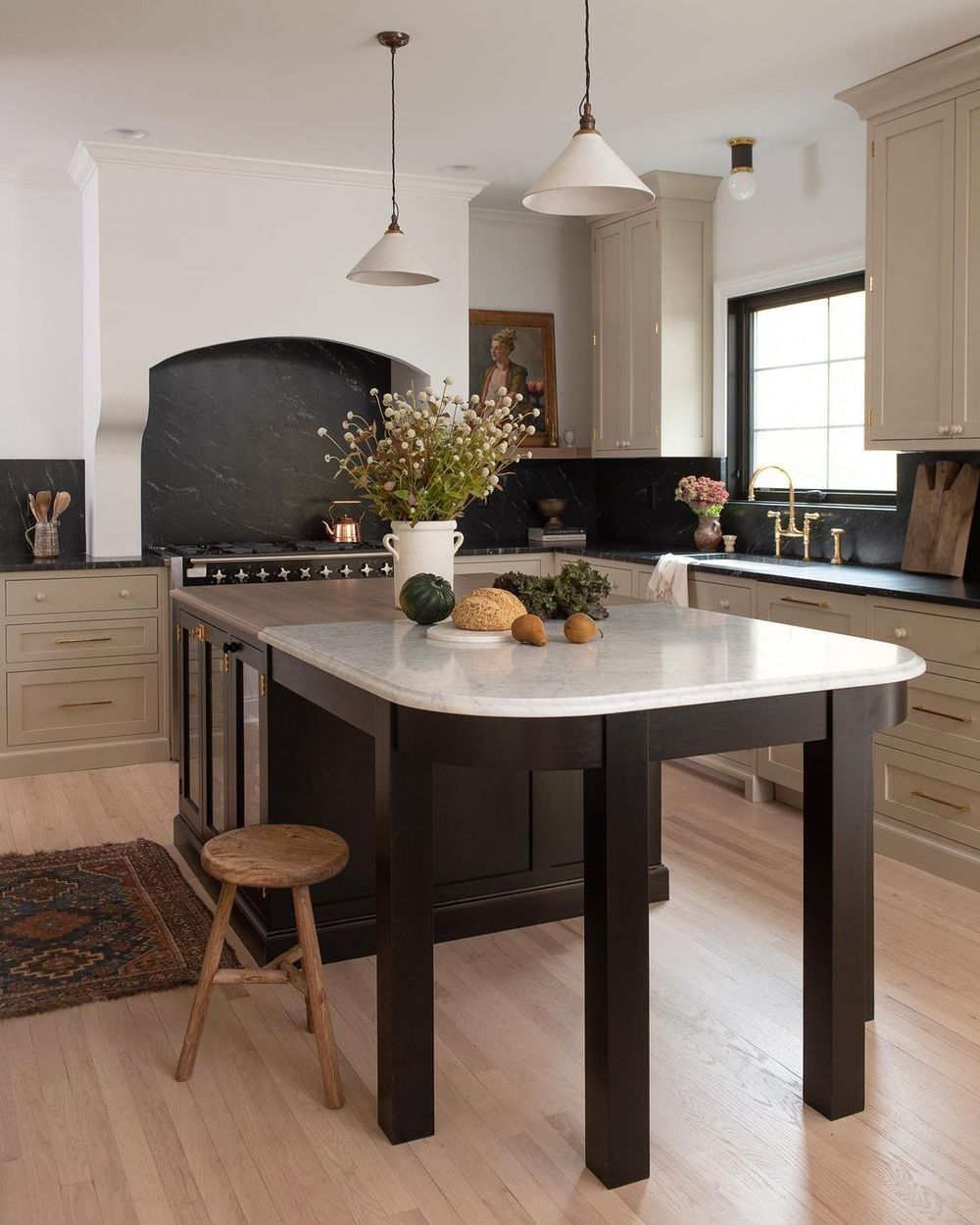 Rounded Kitchen Island Corners via @whittneyparkinson