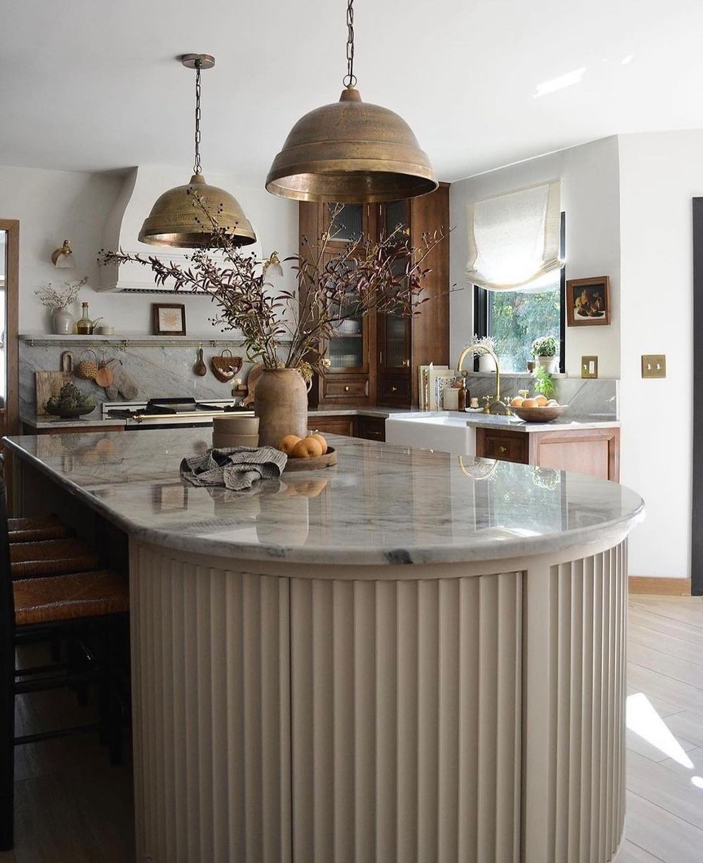 Rounded kitchen island @brepurposed