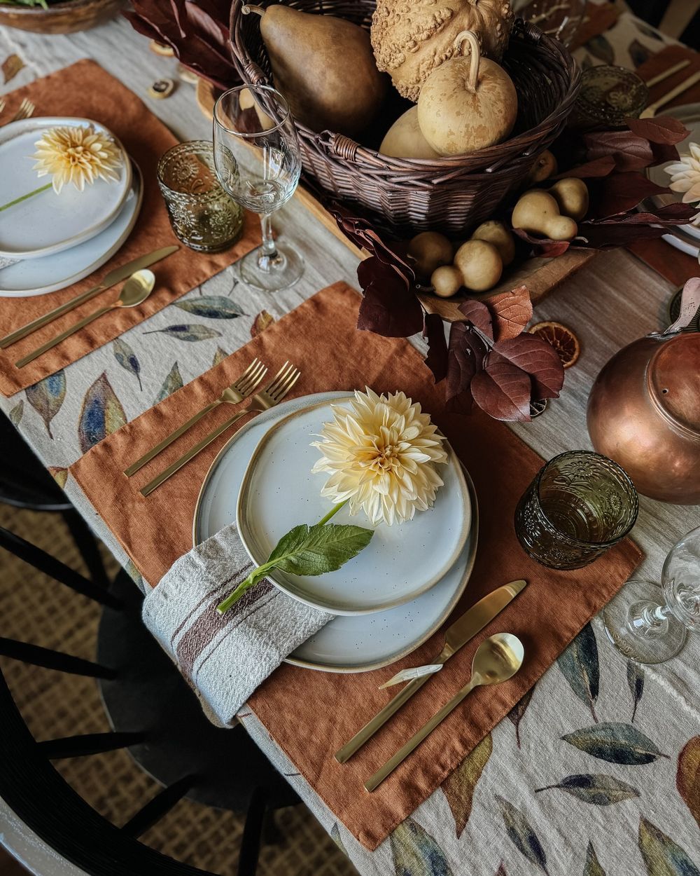 Thanksgiving table setting theresachristinehome