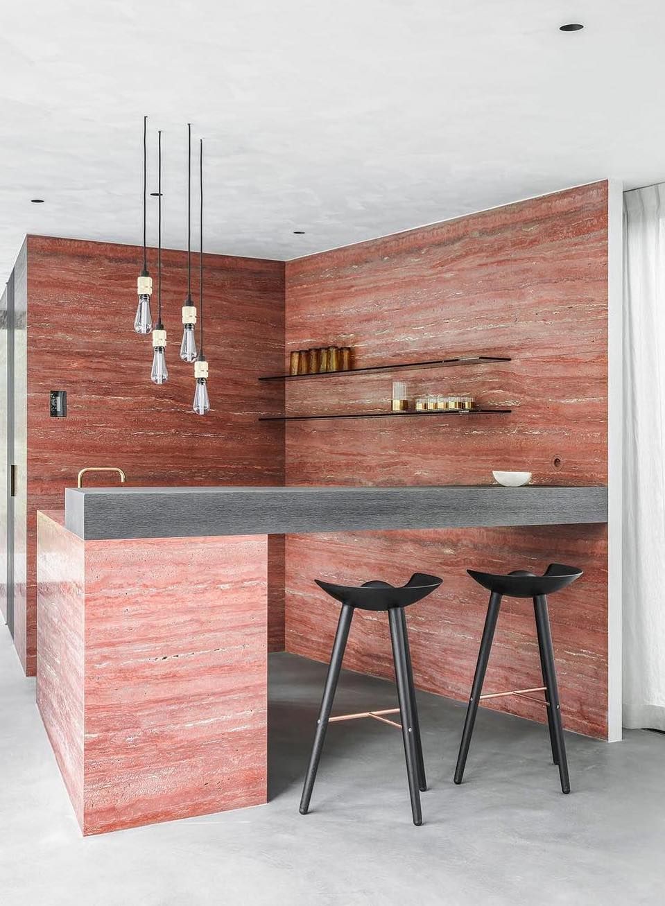 Pink travertine kitchen Arjaan De Feyter