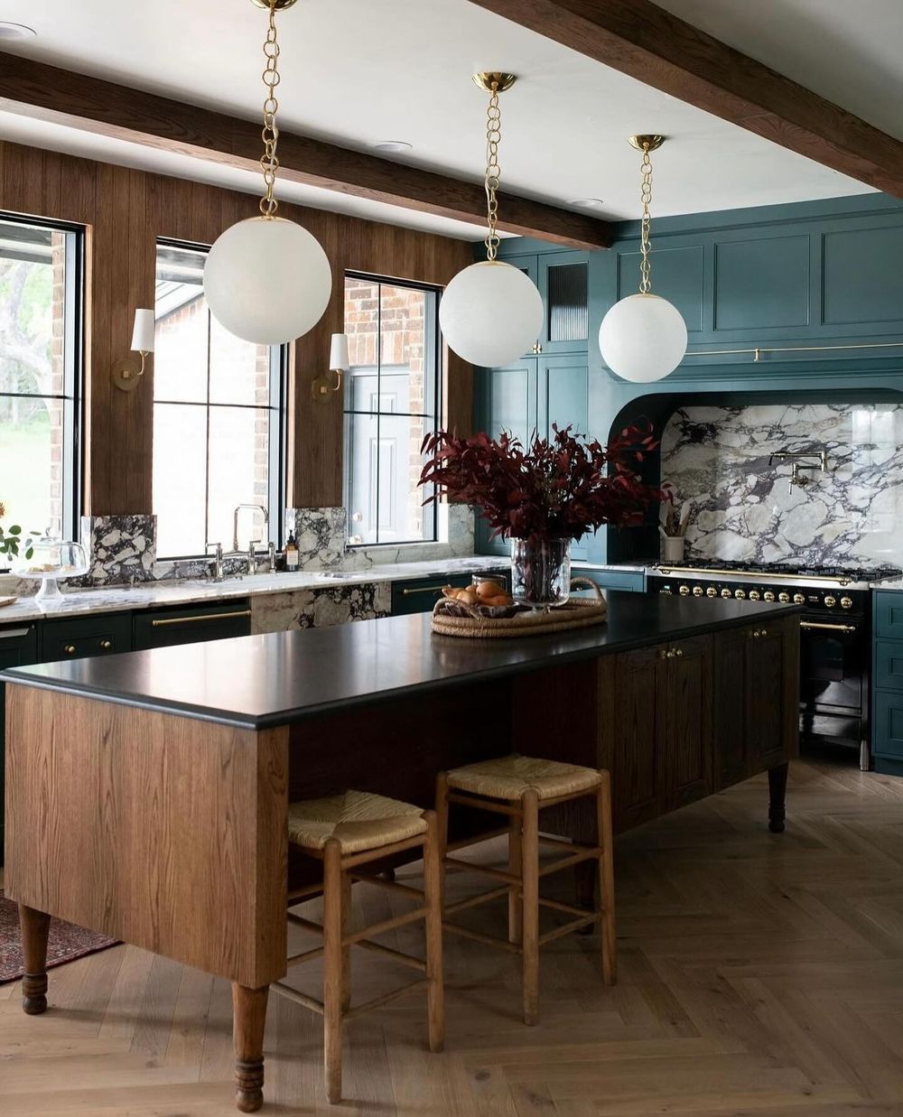 Kitchen island lighting Spherical pendants @cm.interiors