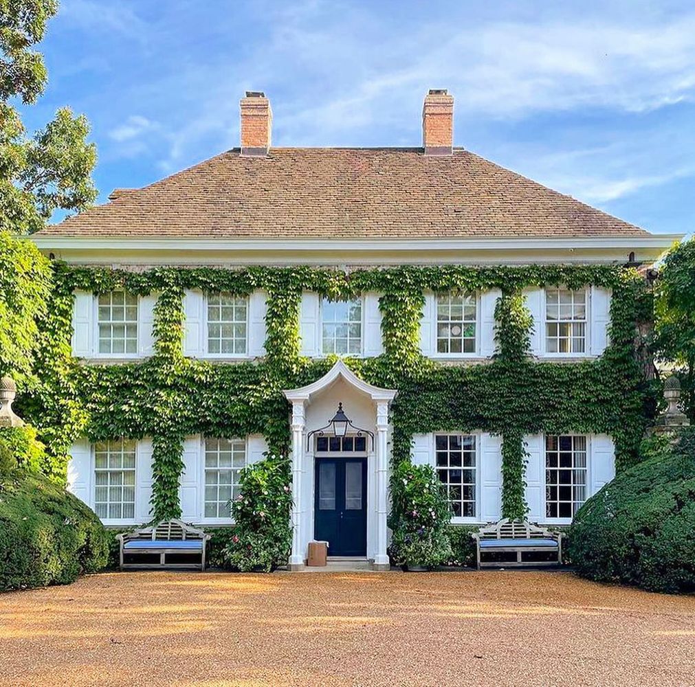 Ivy covered house European style gravel driveway @peter.lyden_