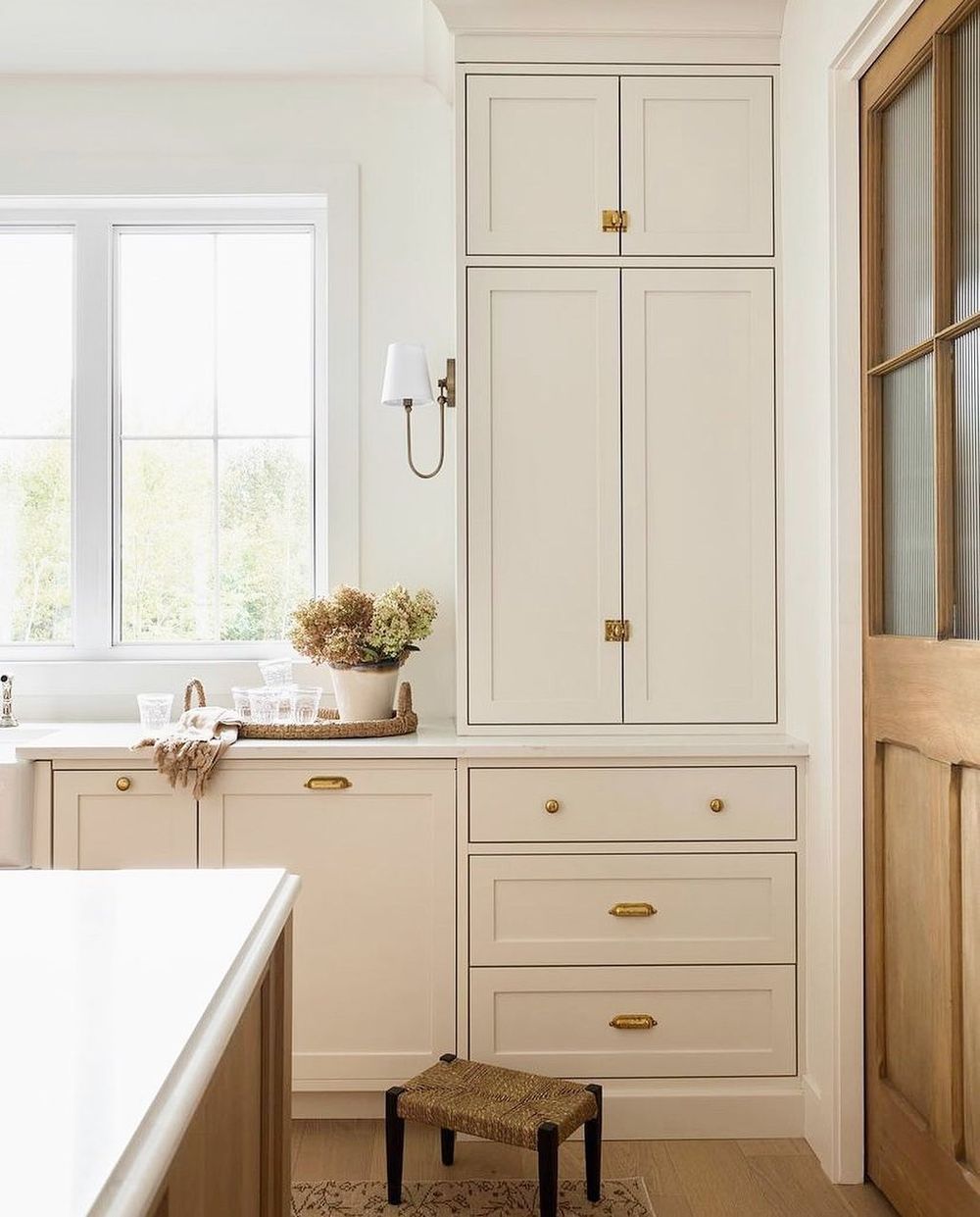 Cream kitchens design elizabethjamesinteriors