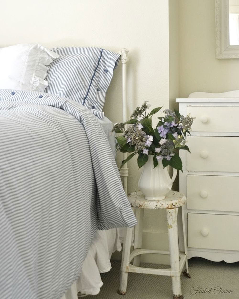 French Country Bed Sheets via @fadedcharmliving