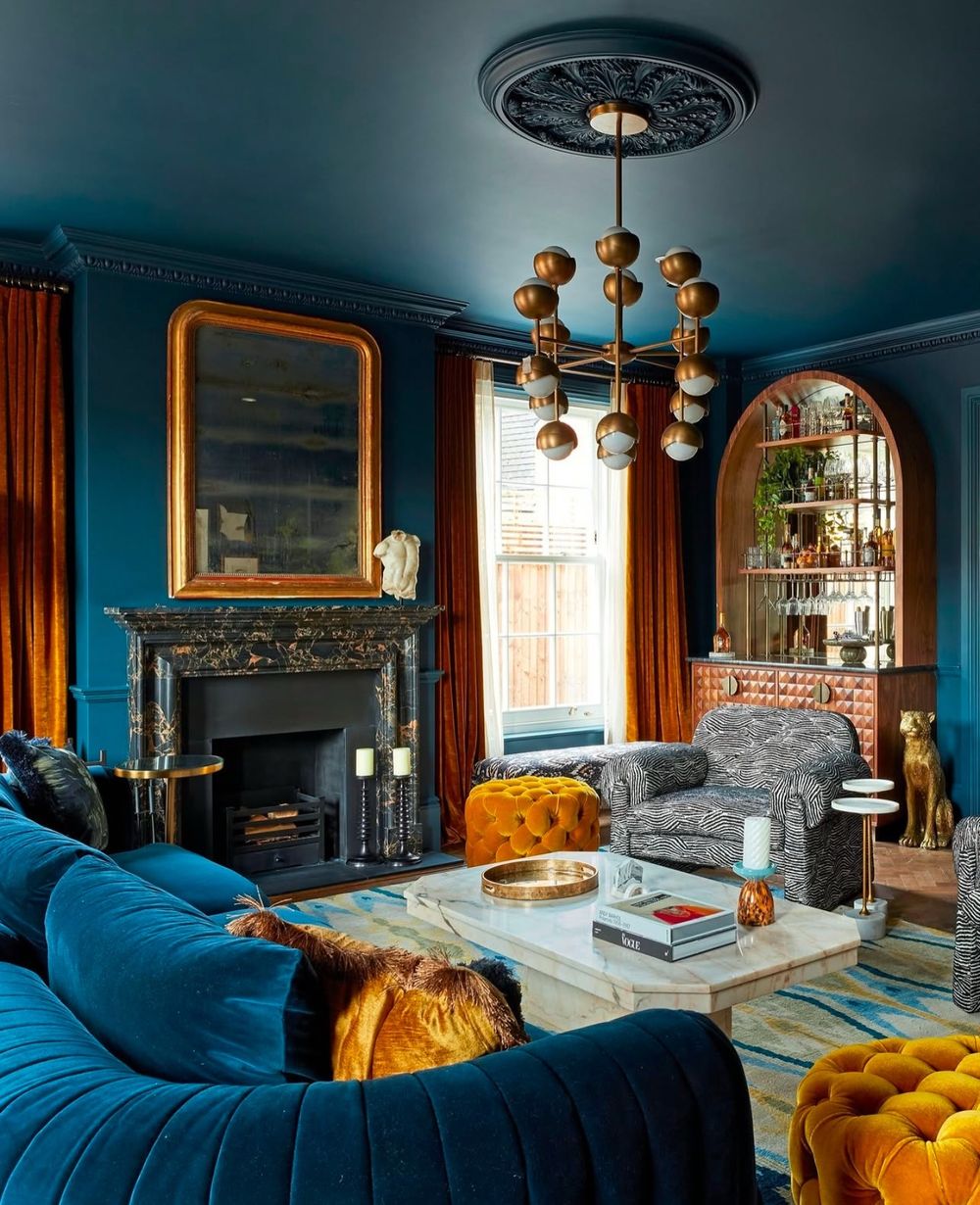 Teal Living room design dream_homes_inc